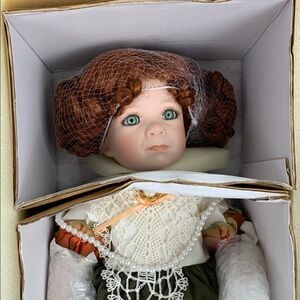 Chloe Jane Porcelain Doll World Gallery Dress bear Certified NEW 1994 Vintage